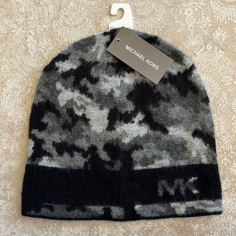 Brand New Michael Kors Black & Gray Camo Knit Beanie Hat Warm & Soft Winter Cap